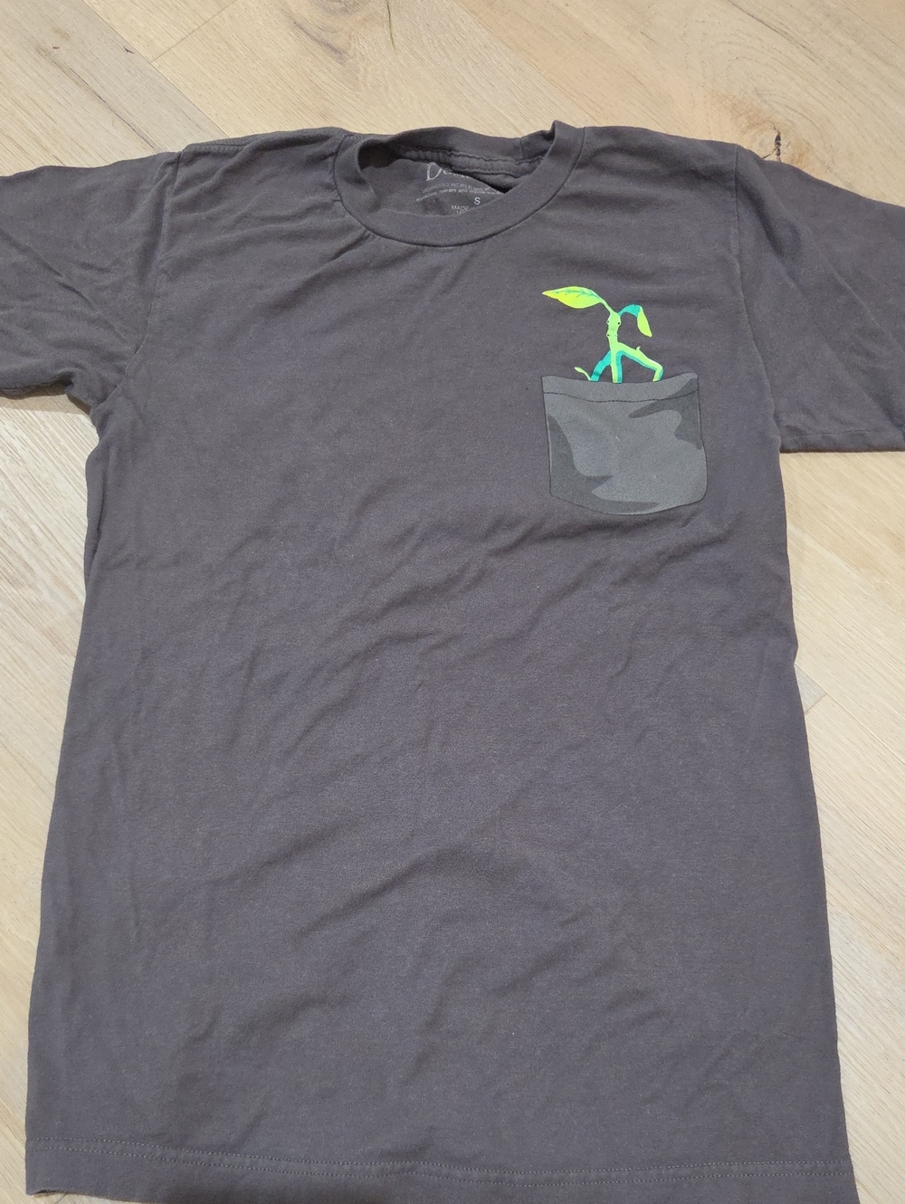 Fantastic beast , Gray T-Shirt with Bowtruckles In the Pocket.